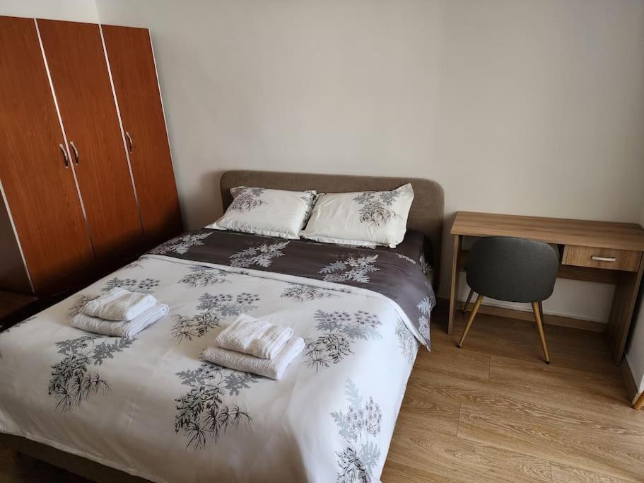 Andi's Place-comfy Studio-city Center Apartment Tirana